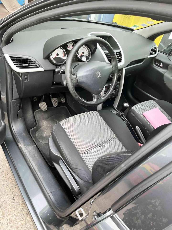 Siège conducteur voiture Escatalens